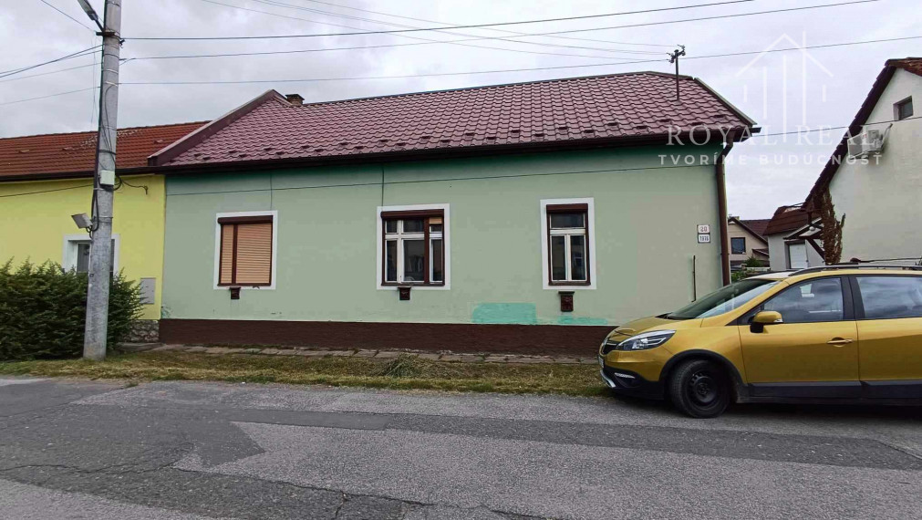 Prízemný RD , pôvodný stav  na pozemku 392 m2